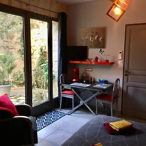  Guest house Sur Jardin Secret - Centre - Climatisee France