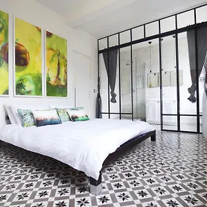  Bed & Breakfast Montmartre Romantic, - France